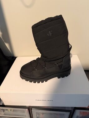 Calvin Klein Black Quilted Lace-Up Winter Boot